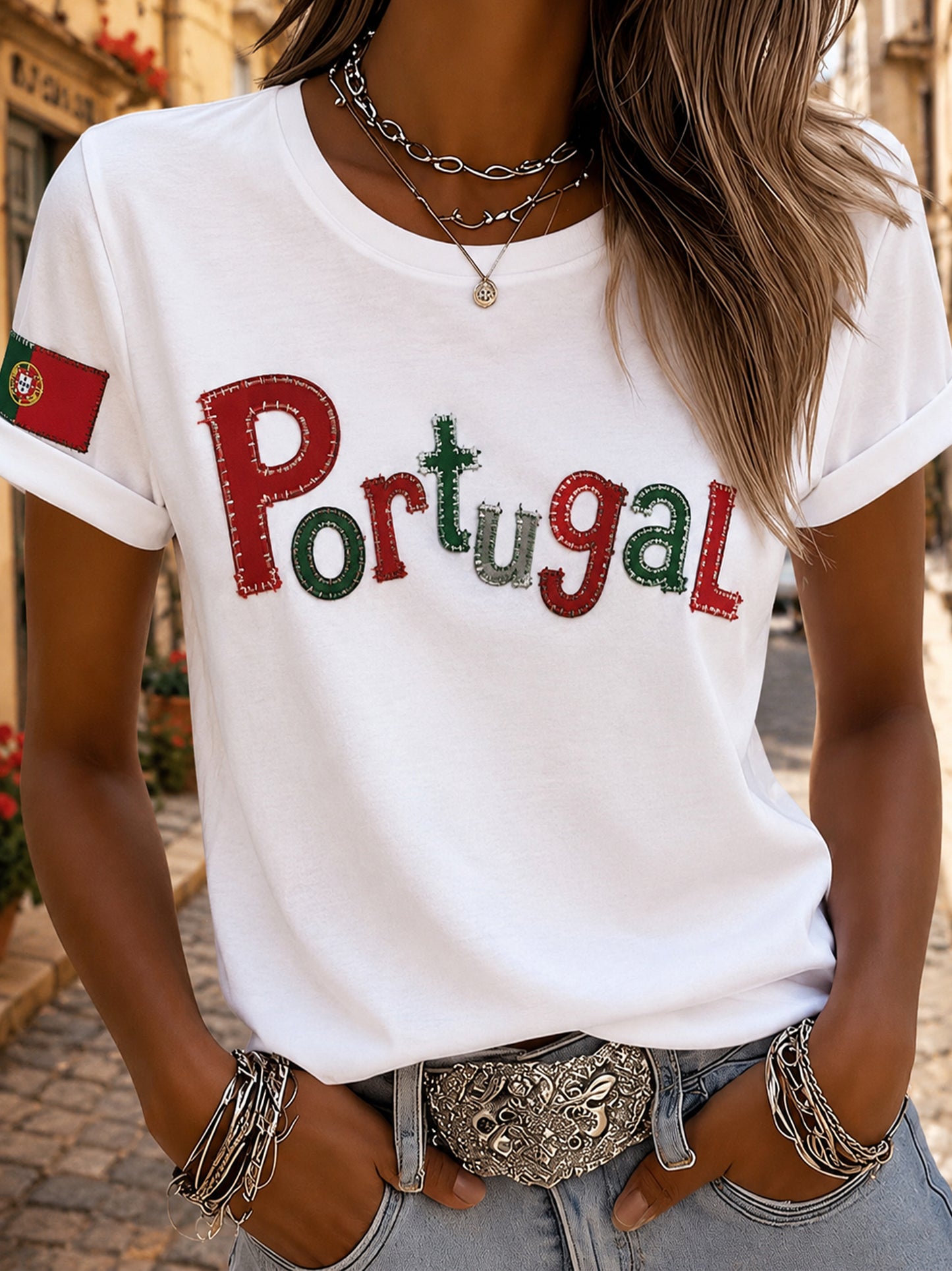 Camiseta feminina com estampa artística temática do oceano em apoio ao futebol português