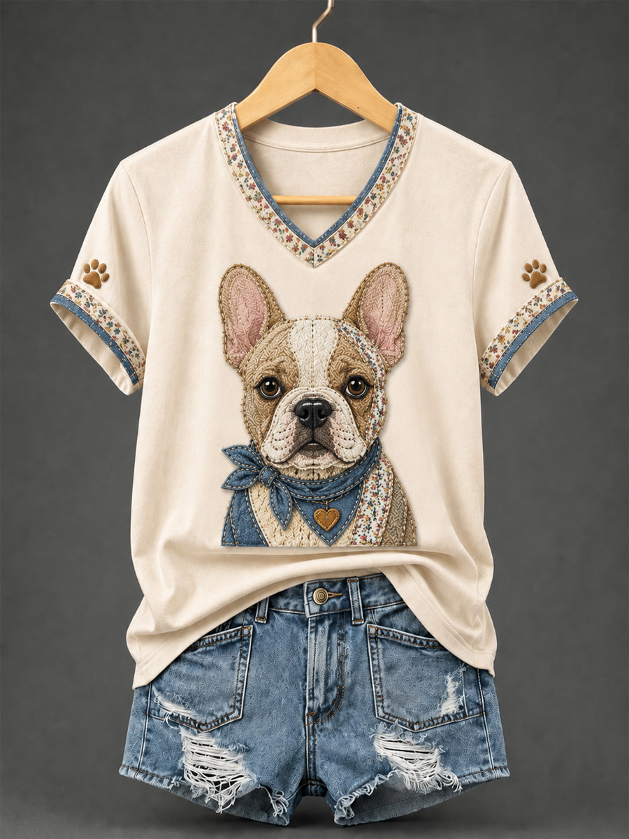 Camiseta feminina retrô em patchwork com estampa de cachorro e gola em V