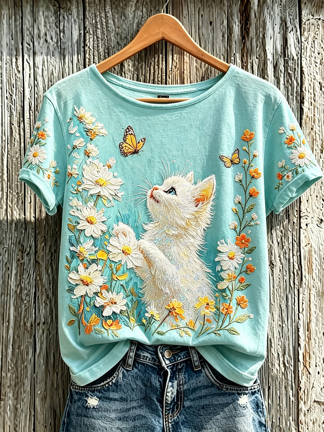 Camiseta casual de manga curta estampada com um fofo padrão de gato e flores vegetais para mulheres