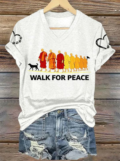 Caminhada Retro Das Mulheres Para A Paz Monges Com Cão Aloka Impresso V-neck T-shirt