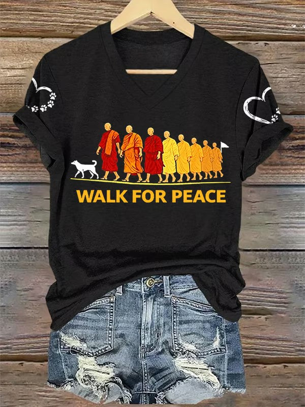 Caminhada Retro Das Mulheres Para A Paz Monges Com Cão Aloka Impresso V-neck T-shirt