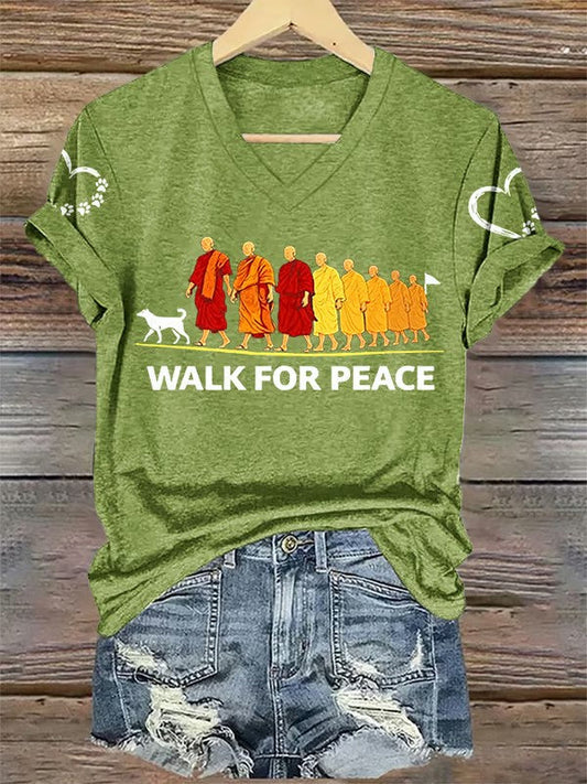 Caminhada Retro Das Mulheres Para A Paz Monges Com Cão Aloka Impresso V-neck T-shirt