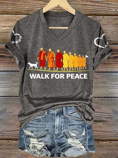 Caminhada Retro Das Mulheres Para A Paz Monges Com Cão Aloka Impresso V-neck T-shirt