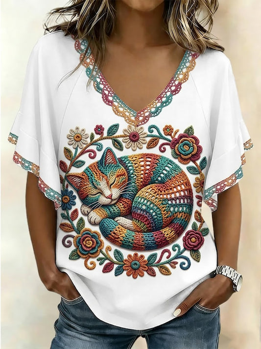 Camiseta Feminina com Arte de Gato e Mangas Curtas