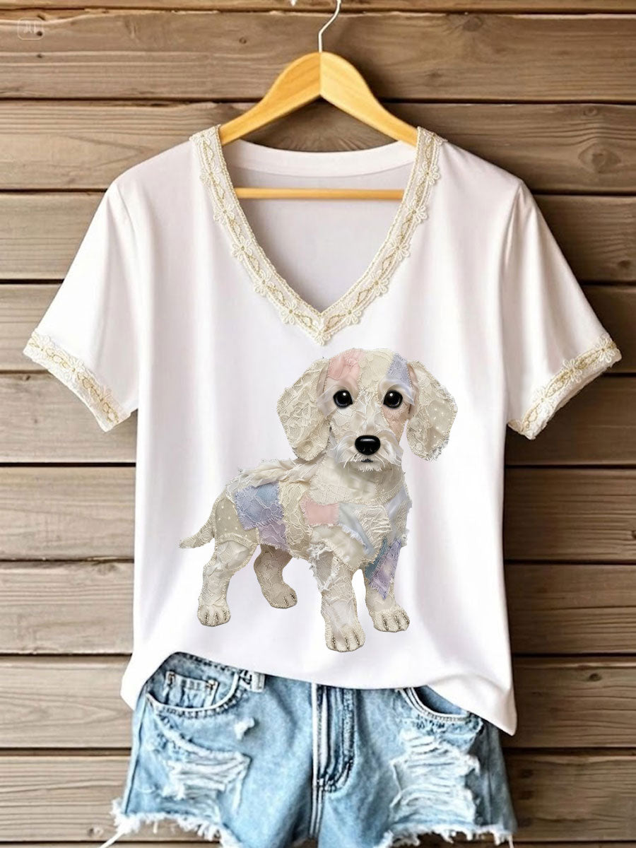 Camiseta feminina de arte com estampa de cão, renda e patchwork, gola em V