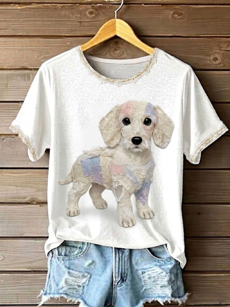 Camiseta estampada em patchwork de renda com cão, arte feminina