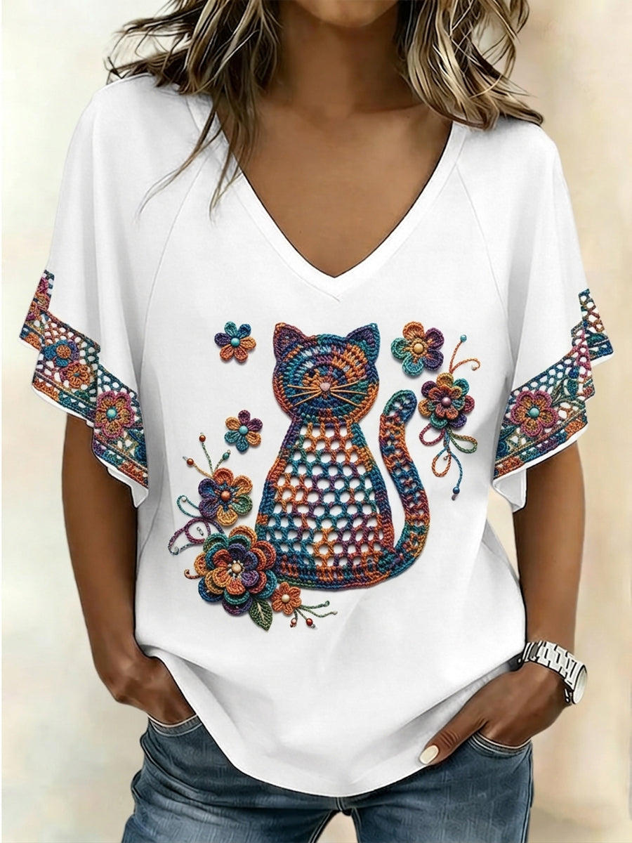 Camiseta Feminina com Arte de Gato e Mangas Curtas
