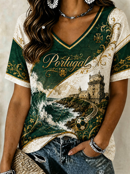 Camiseta com Gola em V e Estampa Artística de Torcida em Jogo de Futebol Feminino de Portugal