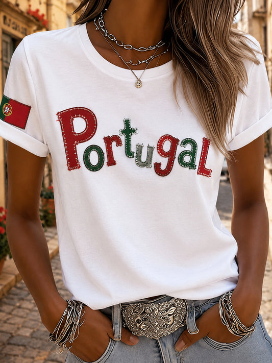 Camiseta feminina com estampa artística temática do oceano em apoio ao futebol português