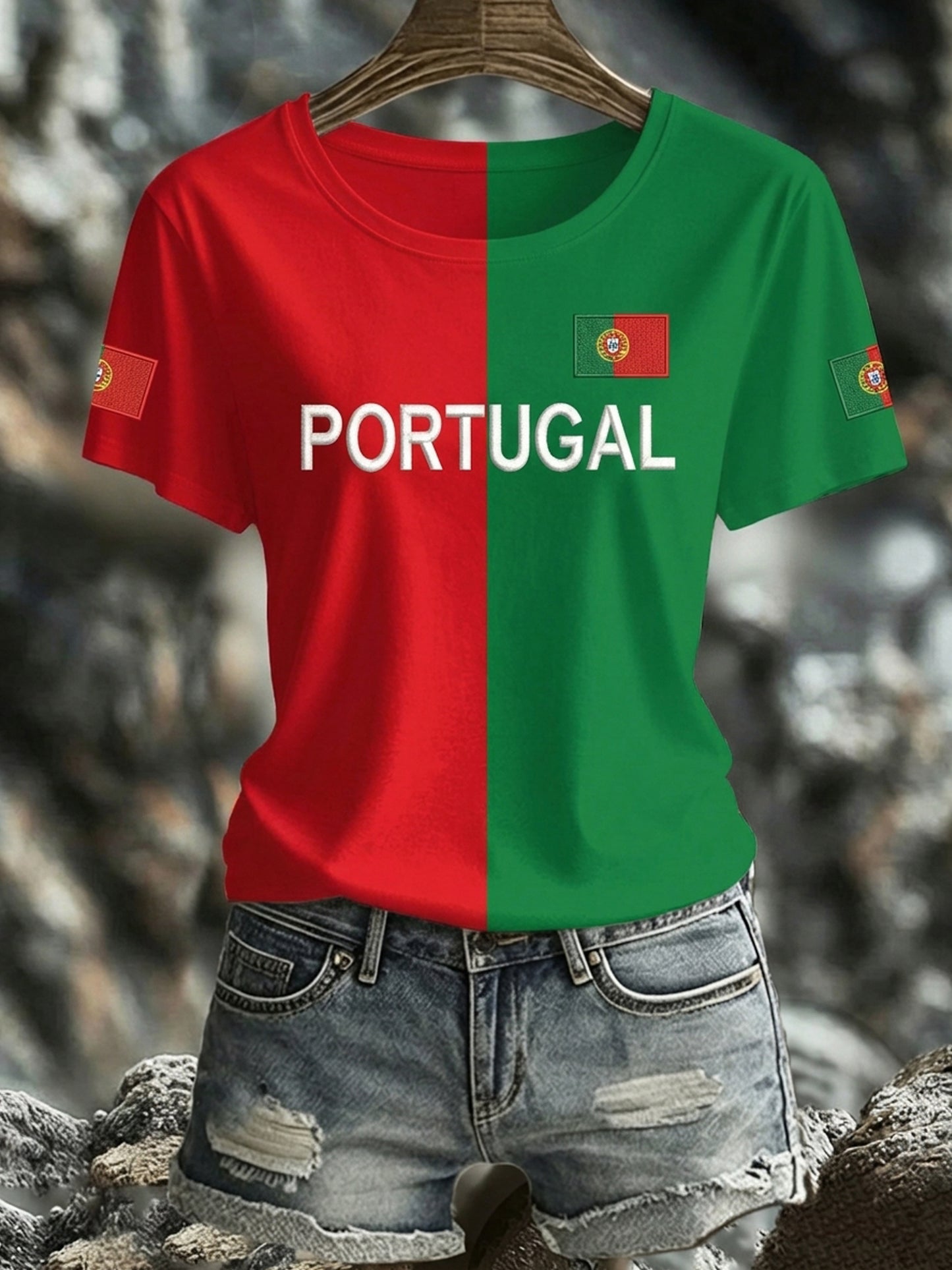 Tops femininos com estampas artísticas de elementos de torcida para o Portugal Football Match