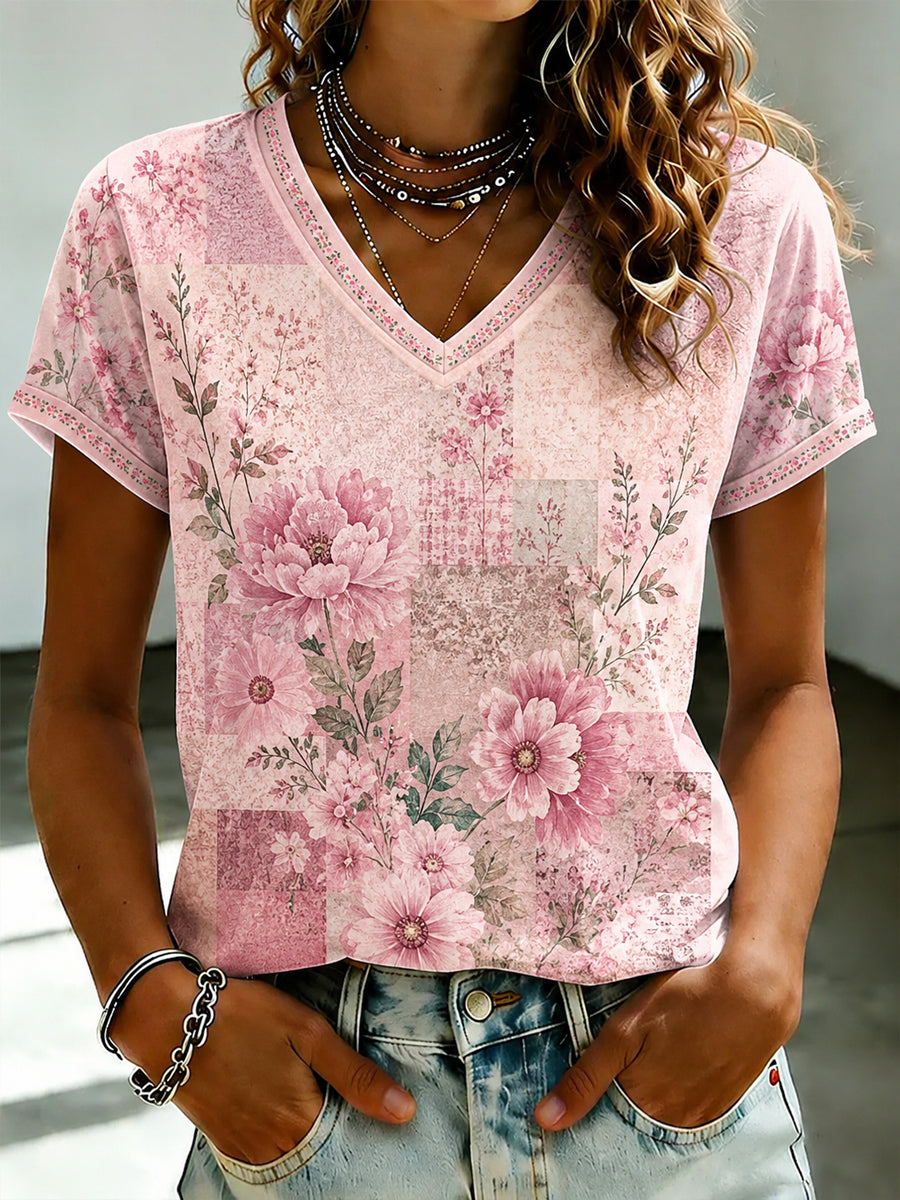 Camiseta feminina de gola V com estampa de flores cor-de-rosa sobre câncer de mama