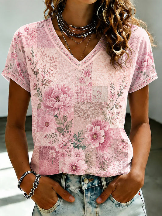 Camiseta feminina de gola V com estampa de flores cor-de-rosa sobre câncer de mama