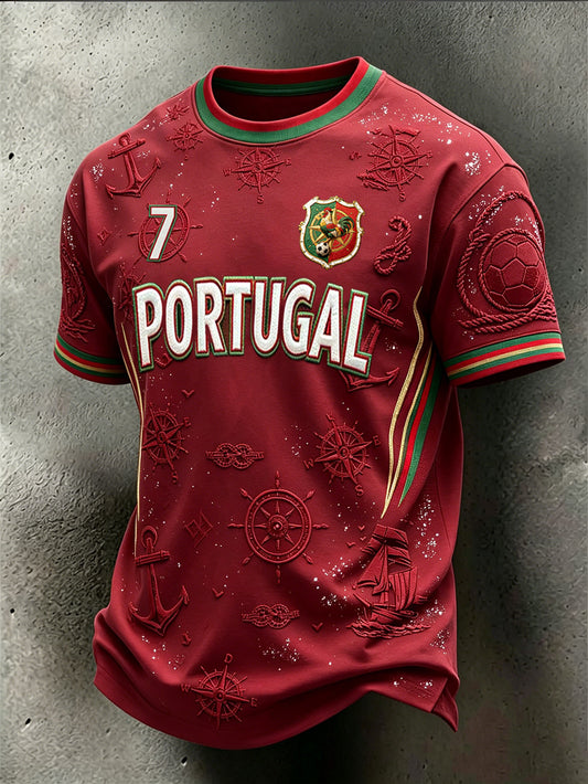 Camiseta casual estampada com padrão náutico e elementos do futebol masculino