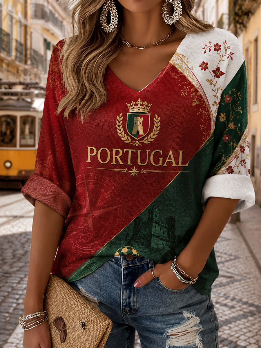 Camiseta com Gola em V e Estampa Artística de Torcida em Jogo de Futebol Feminino