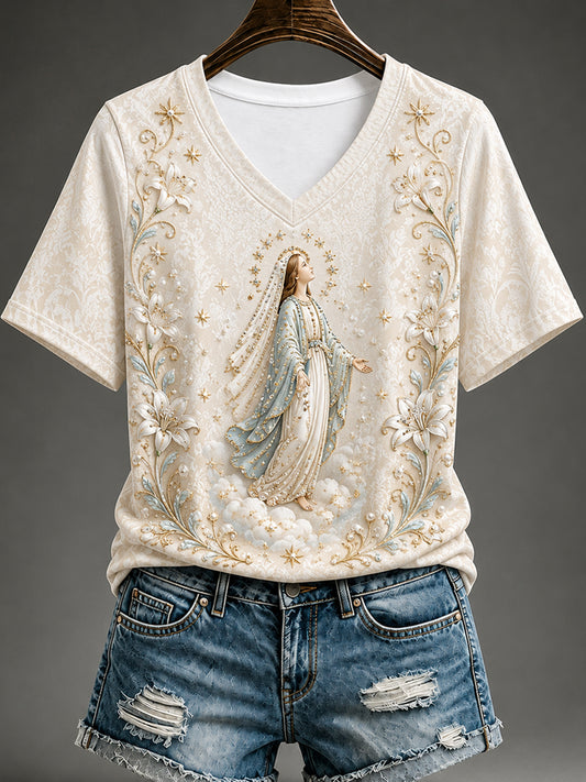 Camiseta feminina de manga curta com estampa da Assunção de Maria