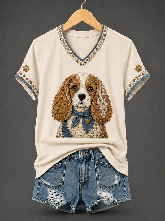 Camiseta feminina retrô em patchwork com estampa de cachorro e gola em V