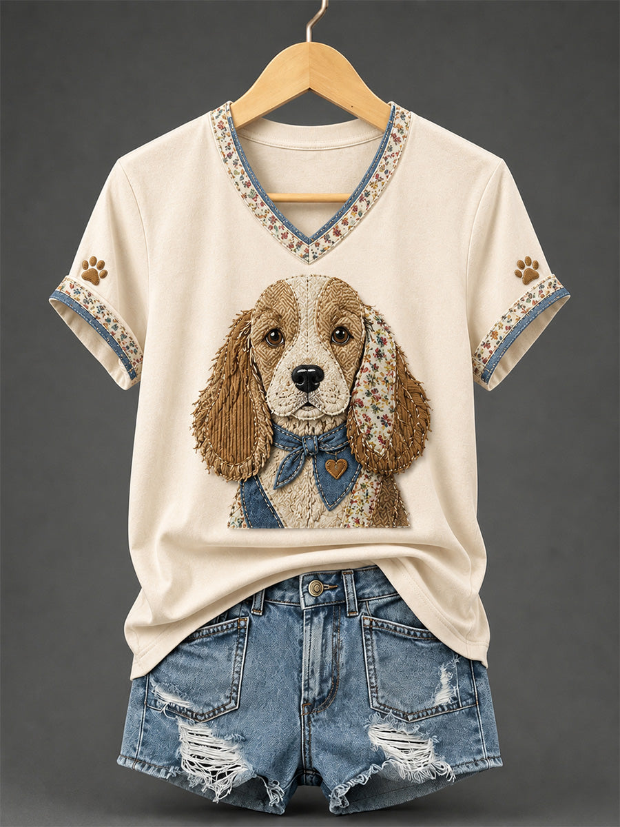 Camiseta feminina retrô em patchwork com estampa de cachorro e gola em V