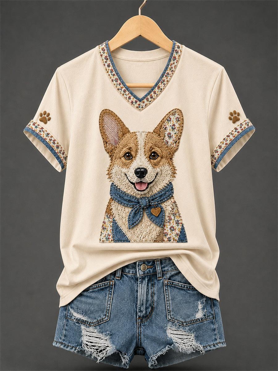 Camiseta feminina retrô em patchwork com estampa de cachorro e gola em V