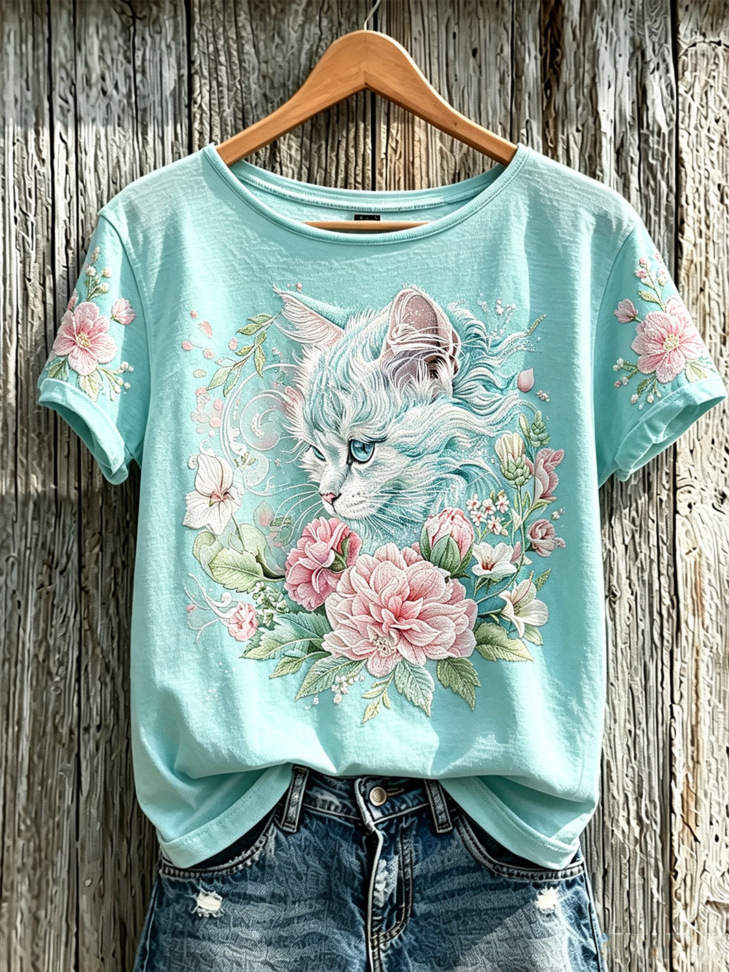 Camiseta casual de manga curta estampada com um fofo padrão de gato e flores vegetais para mulheres