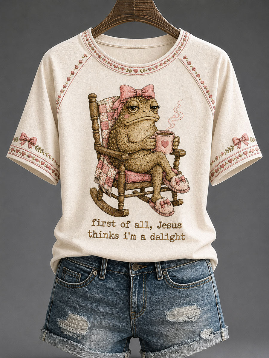 Camiseta casual estampada feminina com a frase “Jesus Acha que Sou Um Encanto”