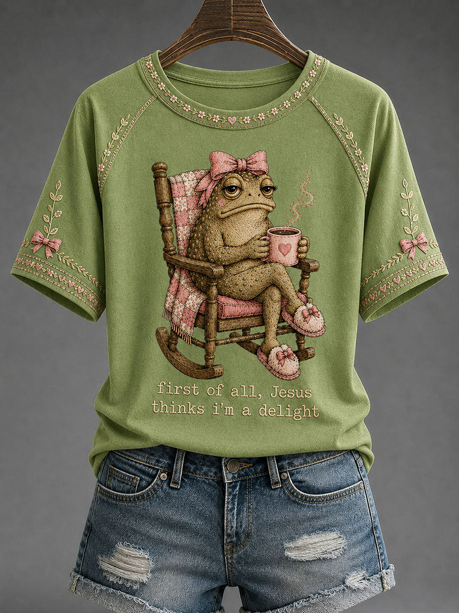 Camiseta casual estampada feminina com a frase “Jesus Acha que Sou Um Encanto”