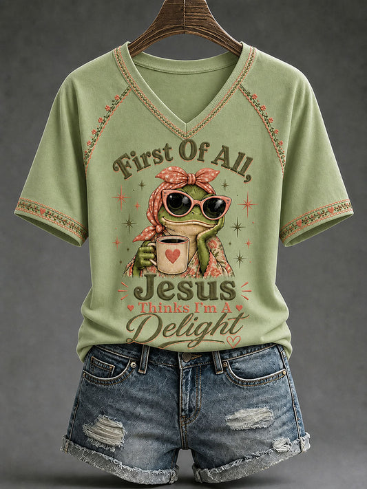 Camiseta casual estampada feminina com a frase “Jesus Acha que Sou Um Encanto”