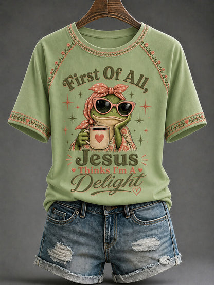 Camiseta casual estampada feminina com a frase “Jesus Acha que Sou Um Encanto”