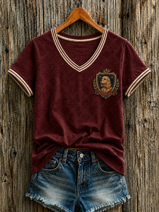 Camiseta feminina com estampa de cachorro de quadrinho britânico e gola em V