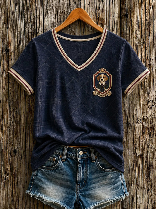 Camiseta feminina com estampa de cachorro de quadrinho britânico e gola em V