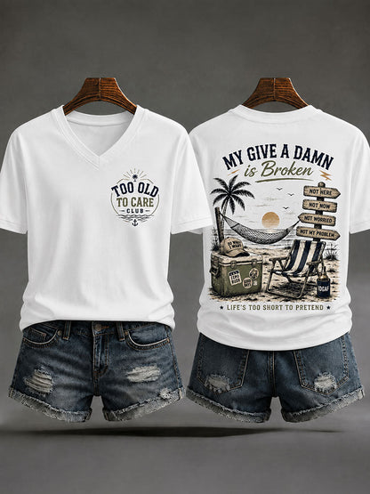Camisetas com decote em v "Velho demais para cuidar" feminino