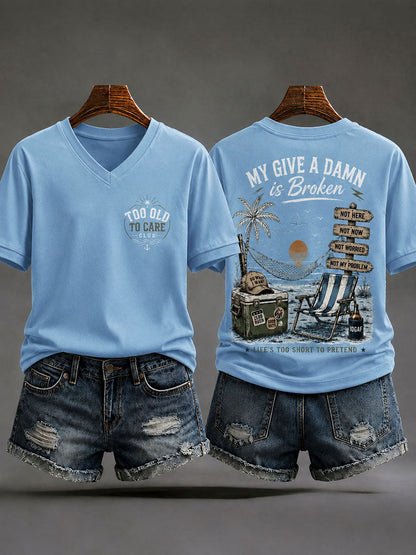 Camisetas com decote em v "Velho demais para cuidar" feminino