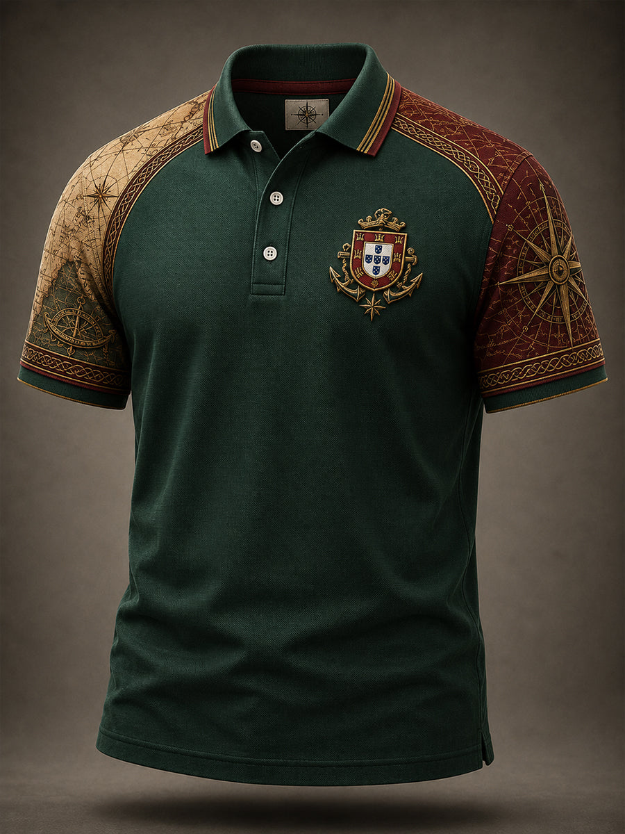 Camisa polo com estampa artística masculina, de espírito náutico português, com elementos culturais patrióticos