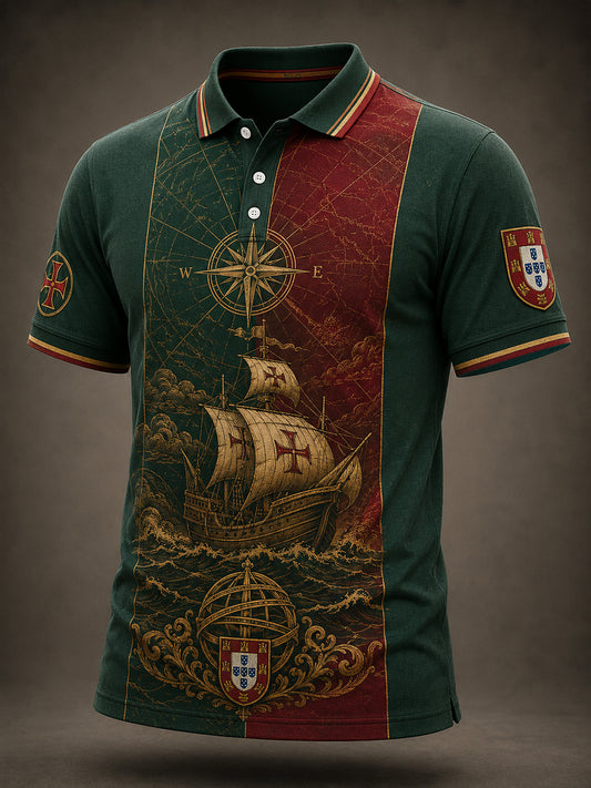 Camisa polo com estampa artística masculina, de espírito náutico português, com elementos culturais patrióticos