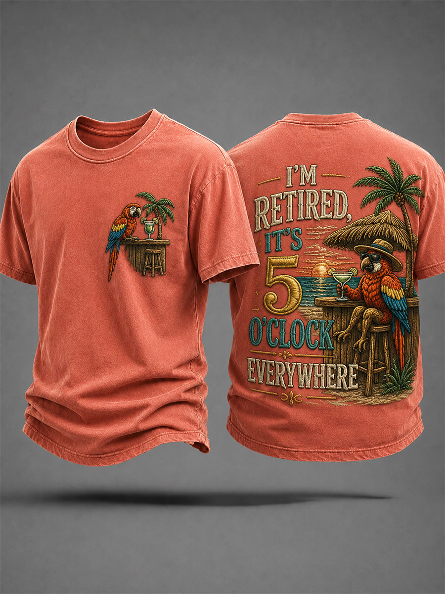 Camiseta casual masculina com estampa de papagaio: “Estou aposentado, são 5 horas em qualquer lugar”