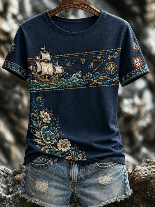Camiseta Feminina com Estampa Artística de Elementos do Espírito Náutico Português