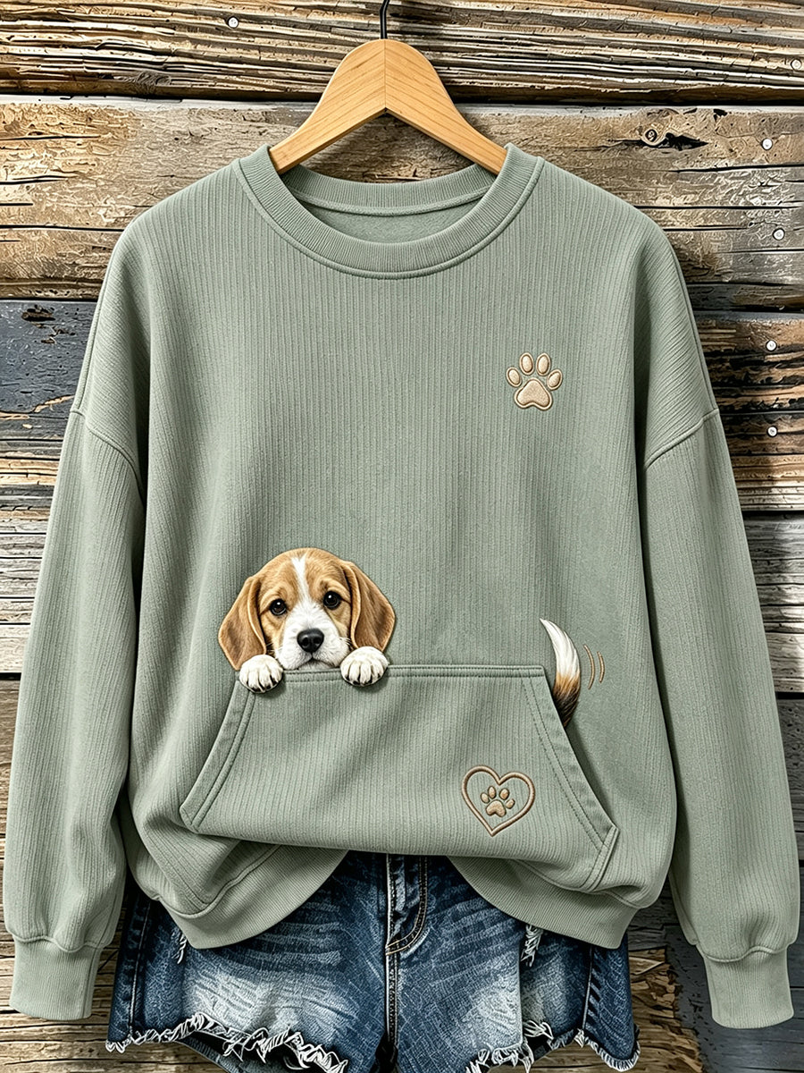 Moletom feminino com gola redonda, estampado com um beagle fofinho espiando e pegadas